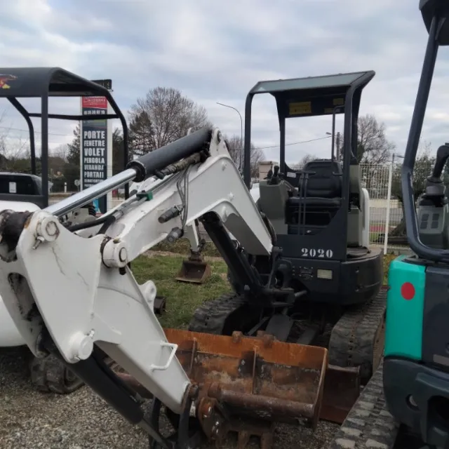 Mini pelle Bobcat E25
