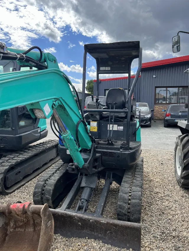 Mini pelle HI 5 tonnes